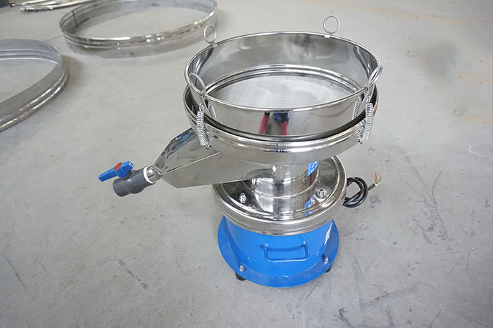 450過濾篩出料口處加裝閥門裝置，便于控制物料的出料量。