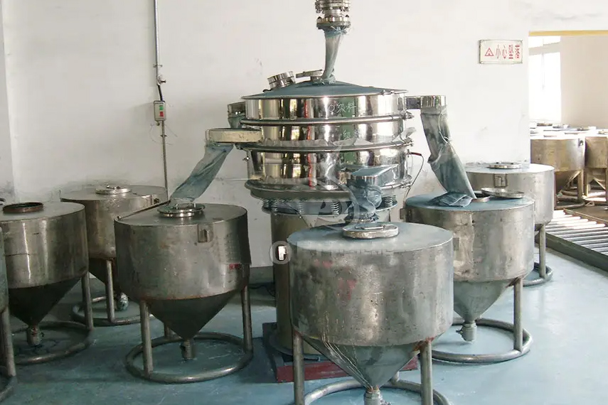 振蕩篩主要特點：換網(wǎng)容易，全封閉模式粉末不飛揚，可連續(xù)作業(yè)