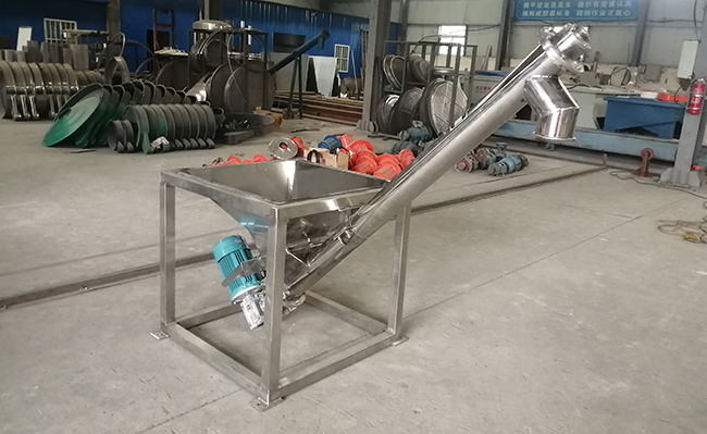 ls螺旋輸送機(jī)：型號(hào)齊全，結(jié)構(gòu)簡(jiǎn)單，占地面積小，輸送能力強(qiáng)。